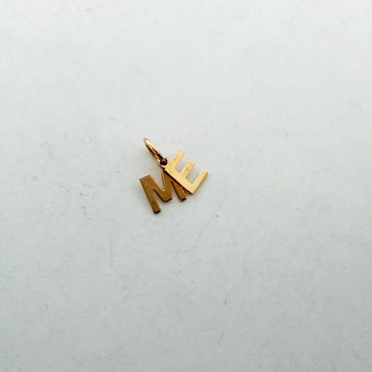 Sample Sale Bokstavsberlocker M & E | 18k. guld