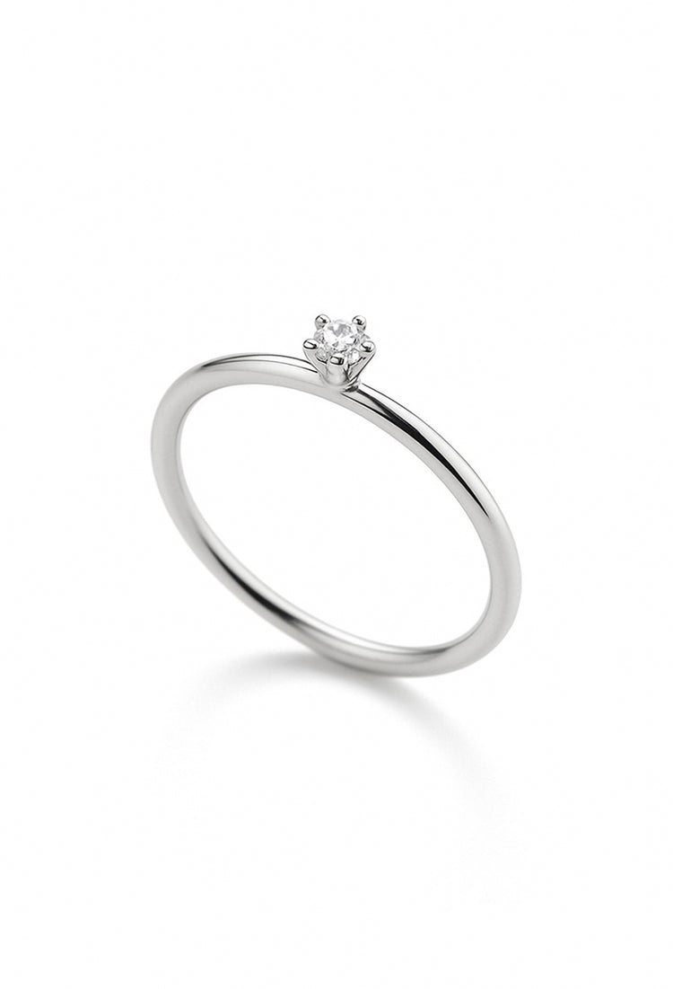 diamantring i silver med 0,10 ct rund diamant.