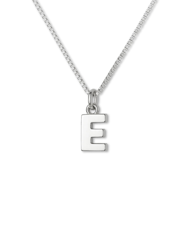 Bokstavshalsband i 925 silver.