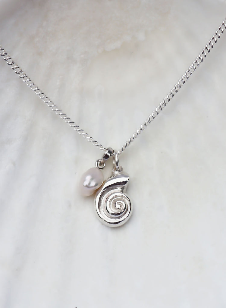 Summer Edition Shell & Pearl necklace, silver