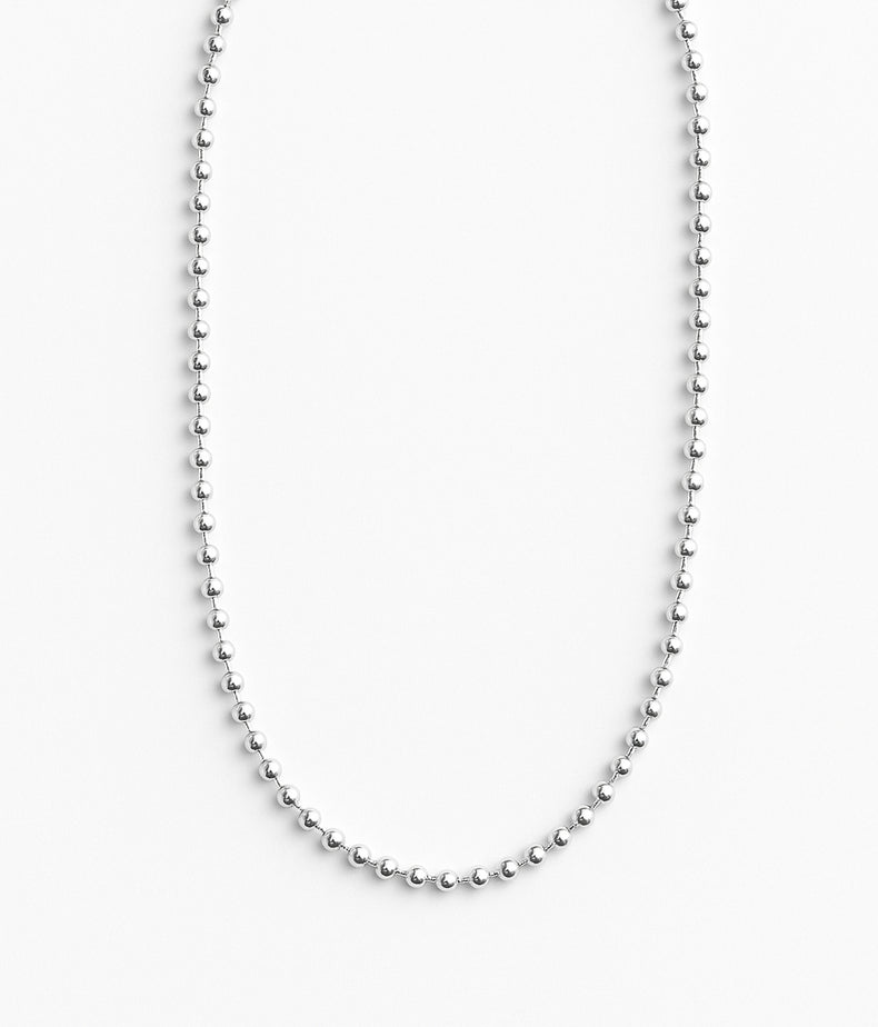 halsband med kulkedja i silver.