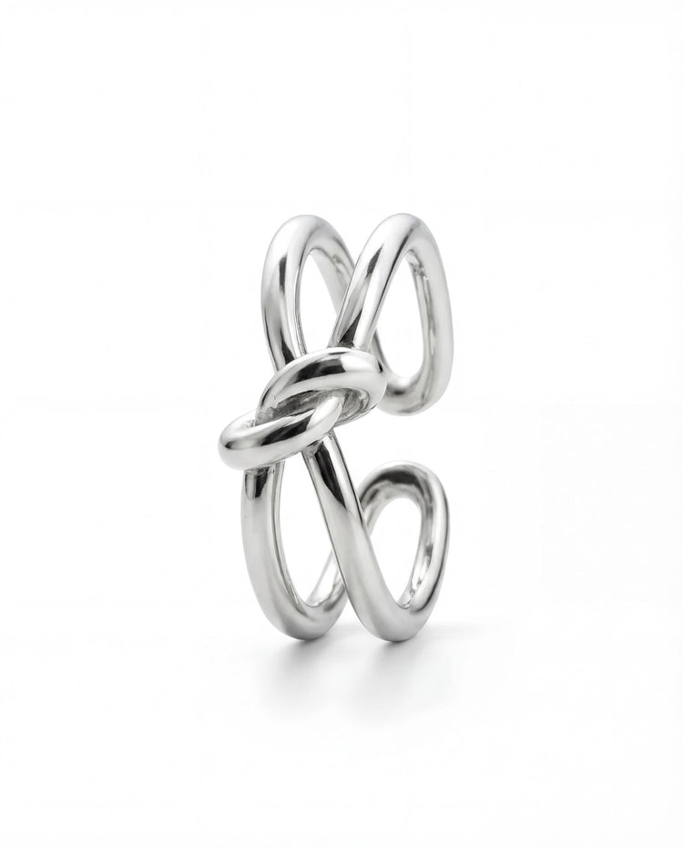 Silverring i äkta silver till dam med knut och justerbar storlek.