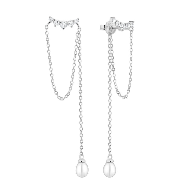 Örhängen med långa kedjor, gnistrande kristaller och pärlor.