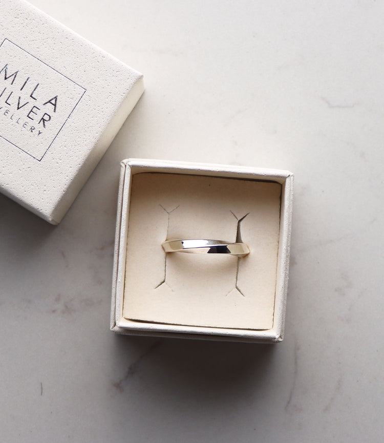 Ring placerad i en ringask