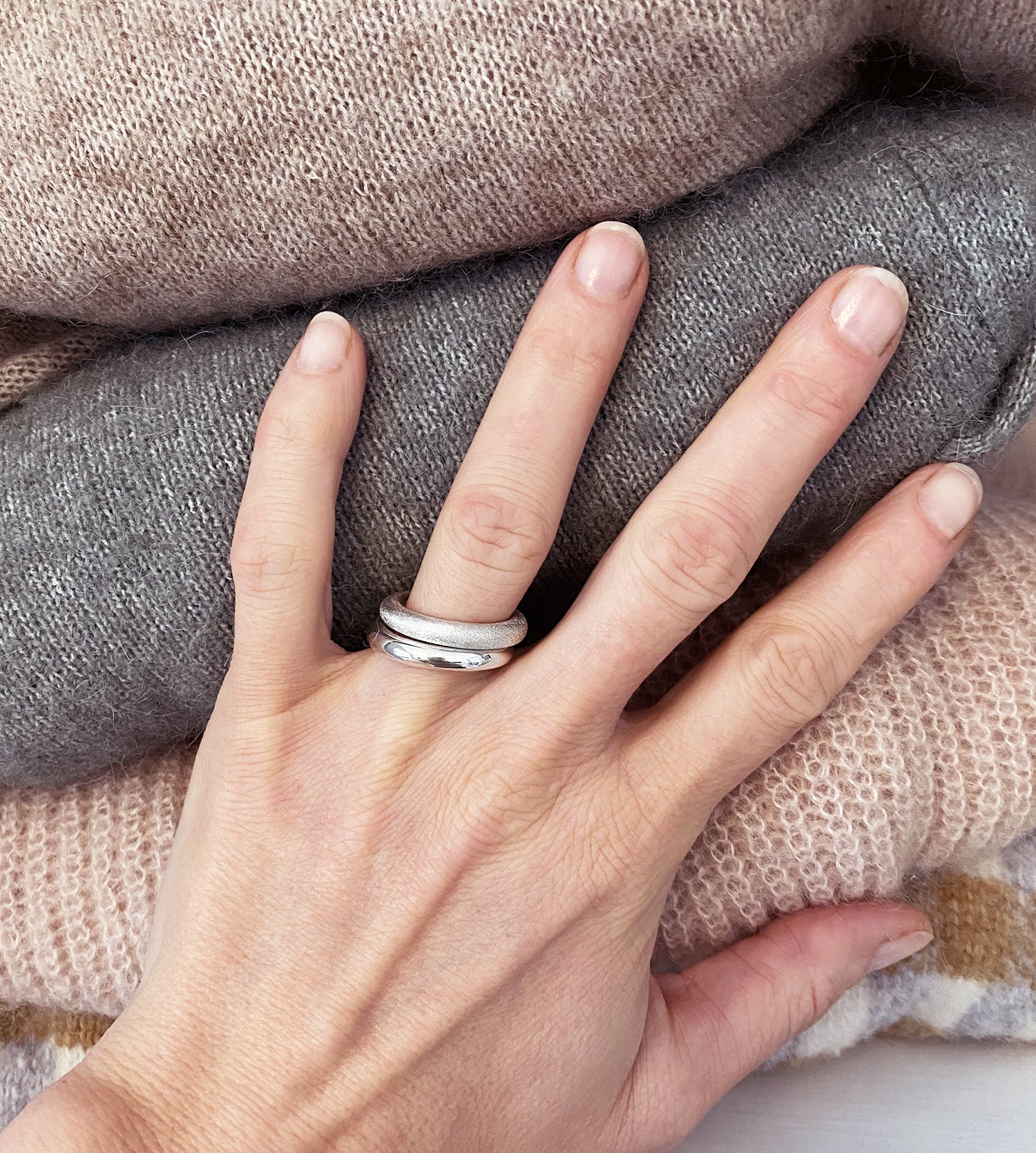 Mila Combo Ring stack 4 mm rings Frost/Polished