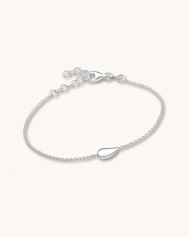 Smalt silverarmband med droppe i kedja till dam.