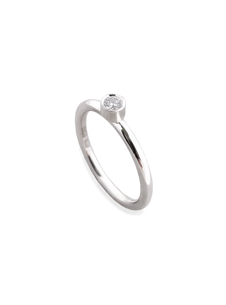 Sample rings before buying a diamond ring