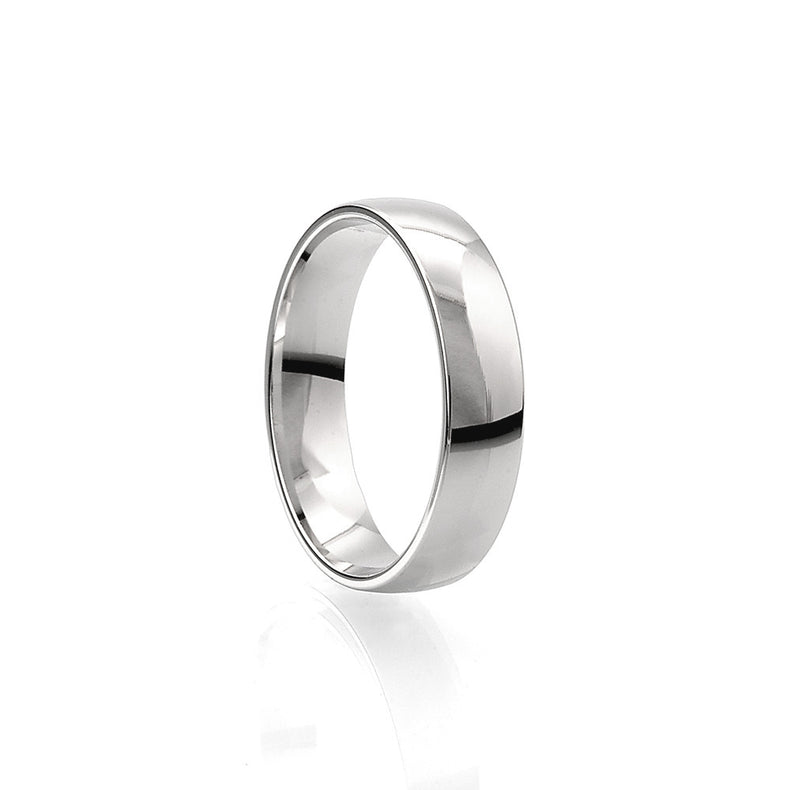 Förlovningsring i silver till herr. 5 mm bred med lätt kupad form.