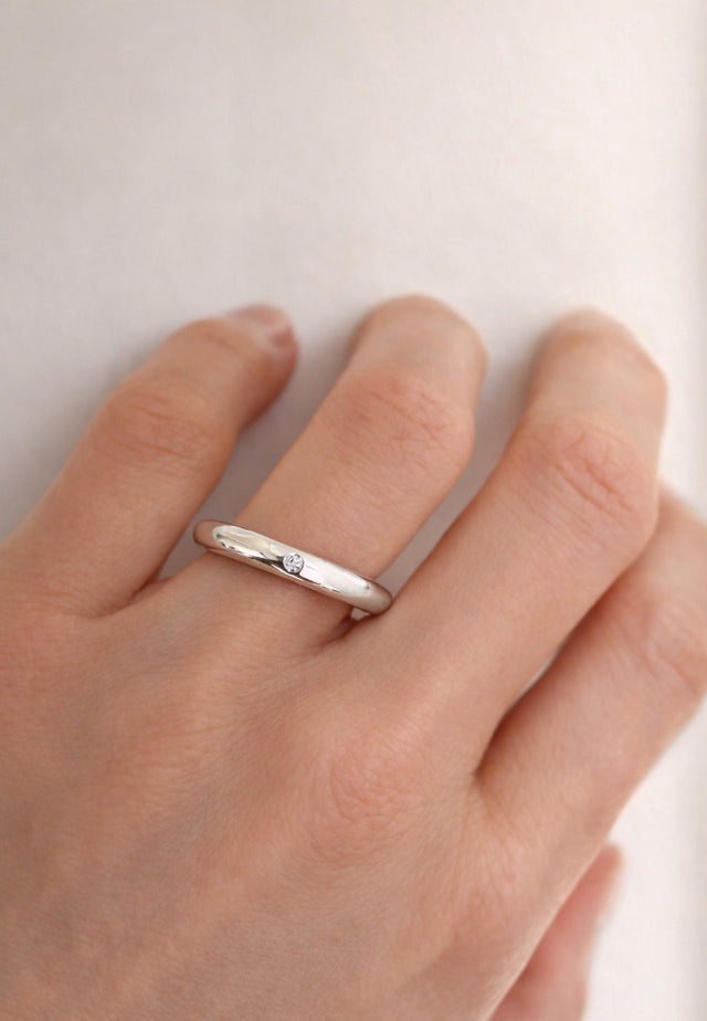 Tjock silverring med en diamant