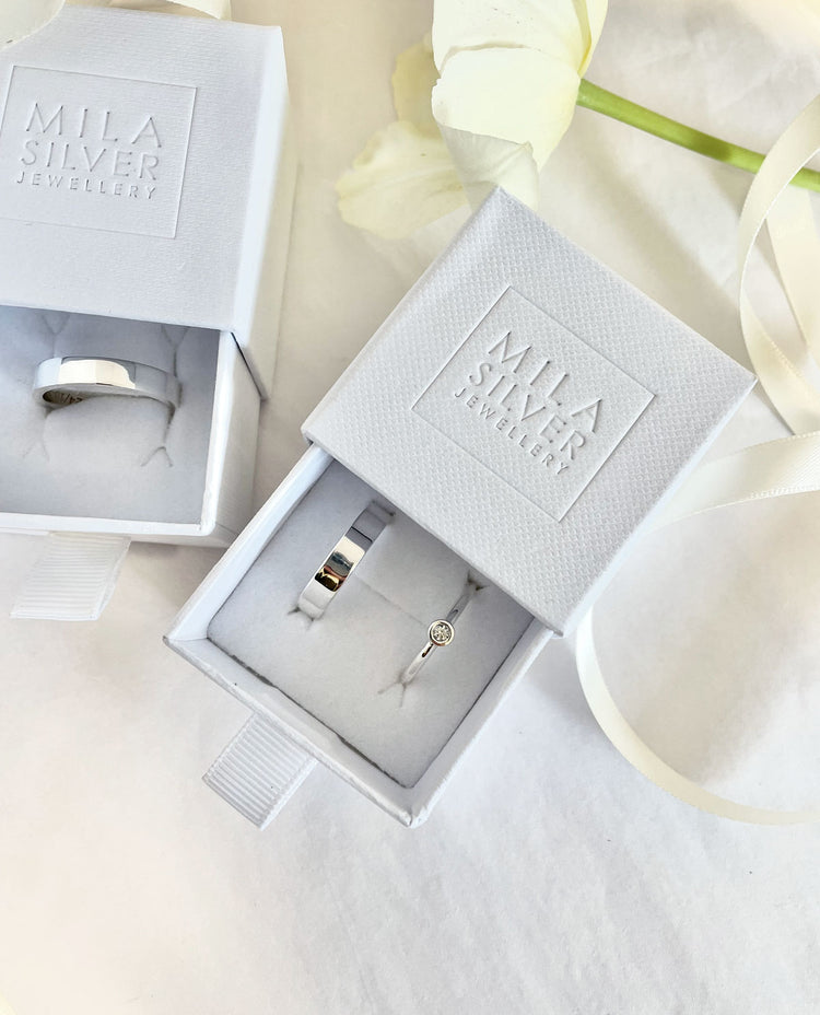 Set Förlovningsringar till henne & honom | Minou Diamantring + Plain silverring - Mila Silver