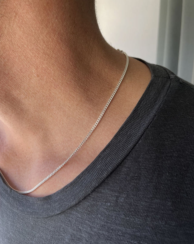 Halsband till mannen med pansarkedja I silver.