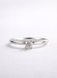 diamantring med fyra klor. 