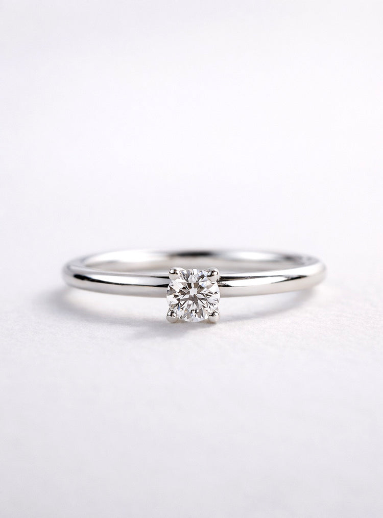 diamantring med fyra klor. 