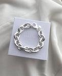 Kedjearmband med tjocka chunky länkar i silver. 