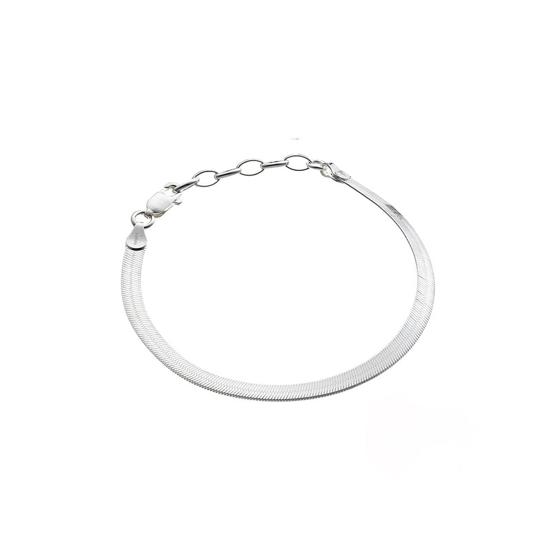 armband med platt snakekedja i silver. 