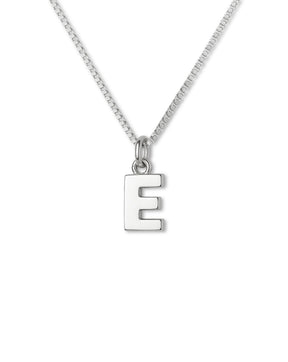 Bokstavshalsband i 925 silver. 
