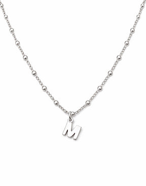 Bokstavshalsband i äkta silver med bokstavsberlock i kulkedja.