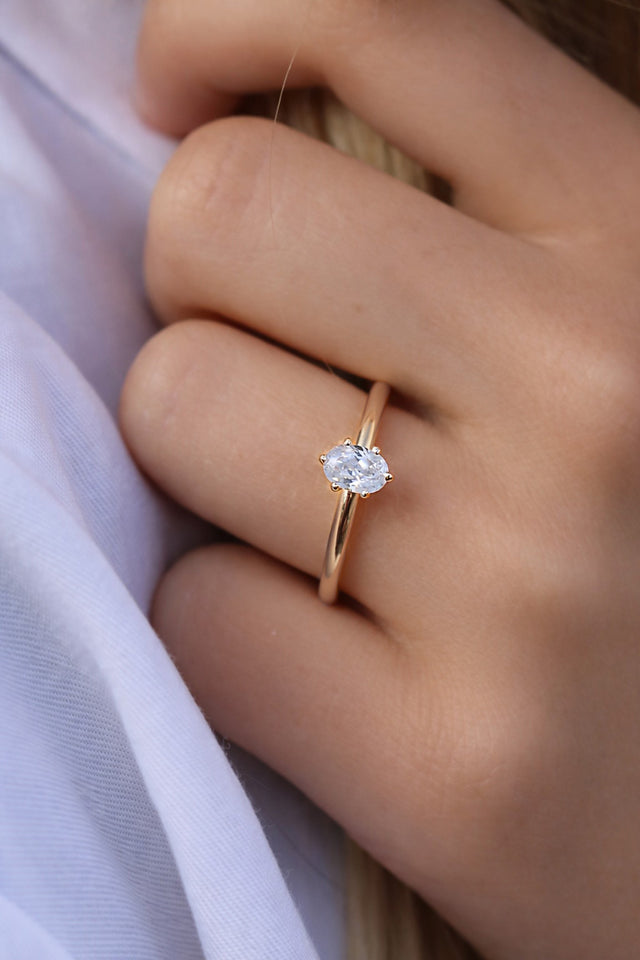 June Diamantring Oval diamant, Vigsel / Förlovningsring | 18k. guld