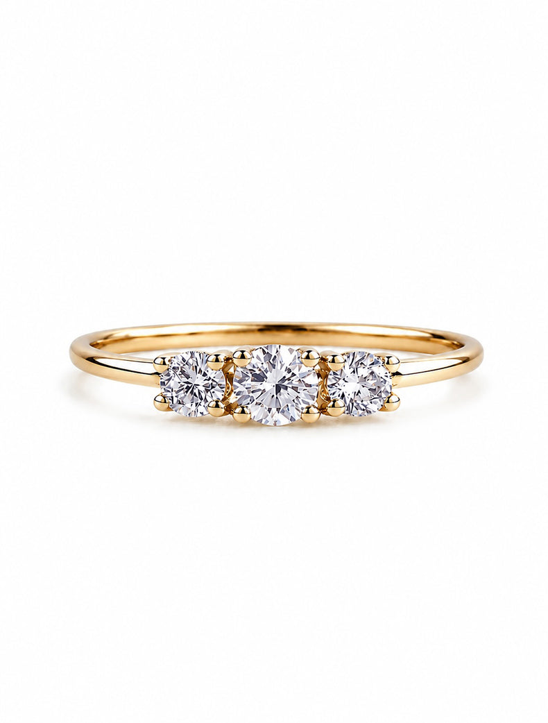diamantring i 18k. guld med tre diamanter