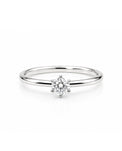 Silverring med 0,5 ct diamant infattad i krona. Förlovningsring till dam