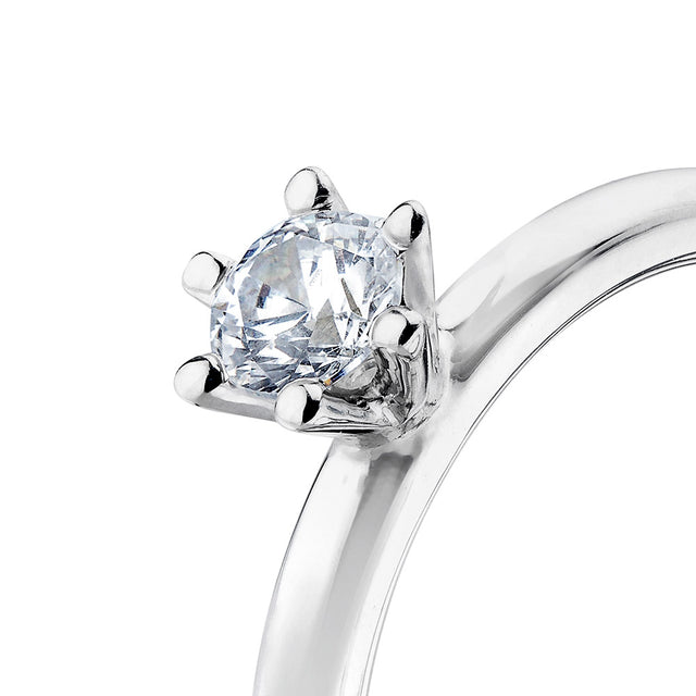 Briljantslipad diamant infattad i krona. 