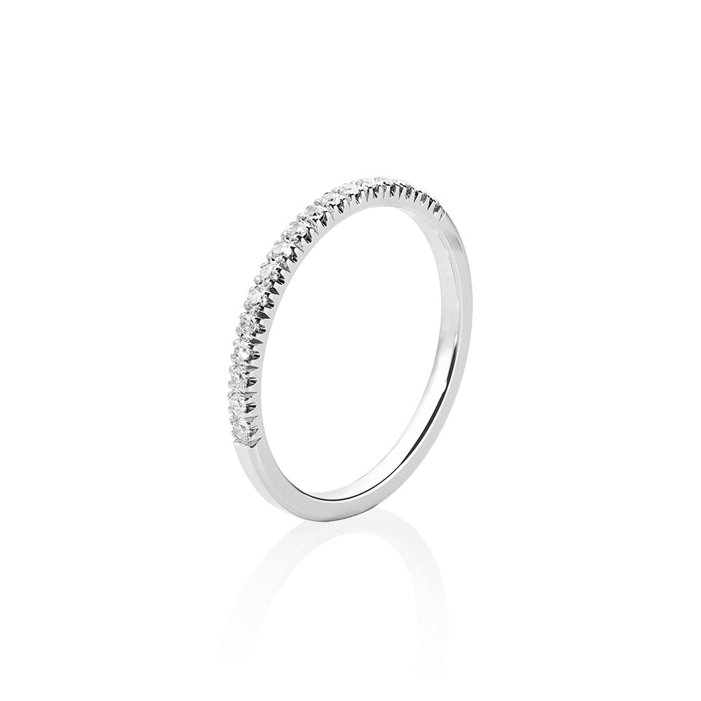 Förlovningsring i silver med ett band av diamanter / Alliansringen Sienna från Mila Silver