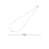 Silverhalsband med droppe från Mila silver. 