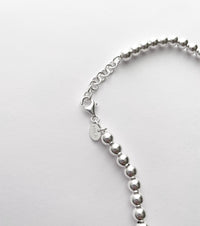 Närbild på lås och förlängningskedja, Silver Pearl Halsband från Mila Silver