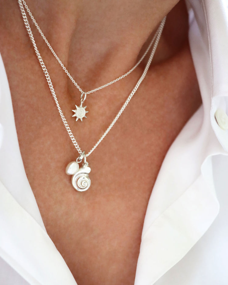 Summer Edition Shell &amp; Pearl necklace, silver
