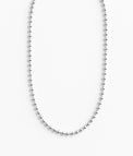 halsband med kulkedja i silver. 