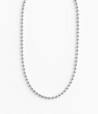 halsband med kulkedja i silver. 
