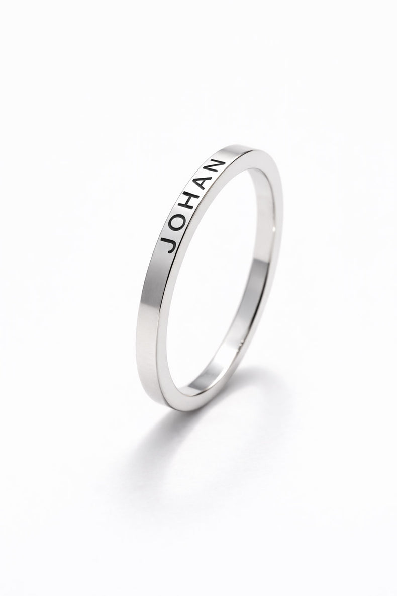 Silverring till dam med utvändig gravyr - namn