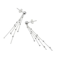 Hängande örhängen med tunna kedjor och silverkulor. 