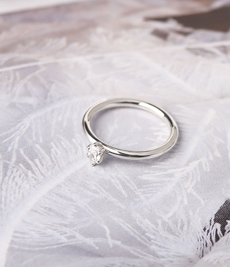 June Wedding / Engagement ring, Oval diamond 0.25 ct.