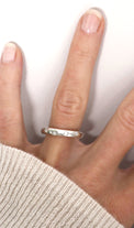Silverring med fem diamanter. 