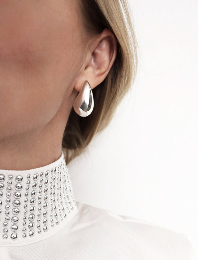 Drop Large Silver Earrings | Campaign