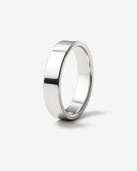 Silverring till herr som är 7 mm bred och 2 mm tjock i 925 silver.