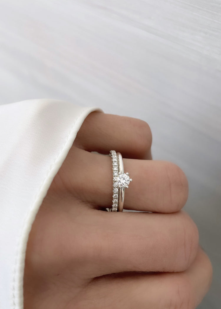 Set med vigselring och förlovningsring - diamantringar i silver
