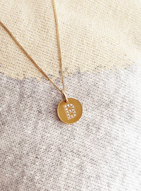 Bokstavsberlock i 18k. guld med diamant bokstav. 